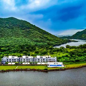 Hotel 'zana' Lakeview - Scenic Lakeside